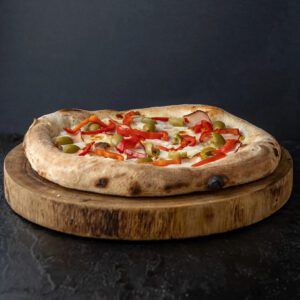 Pizza Italiana sa pavlakom, šunkom, paprikom, maslinama, mozzarellom i parmezanom